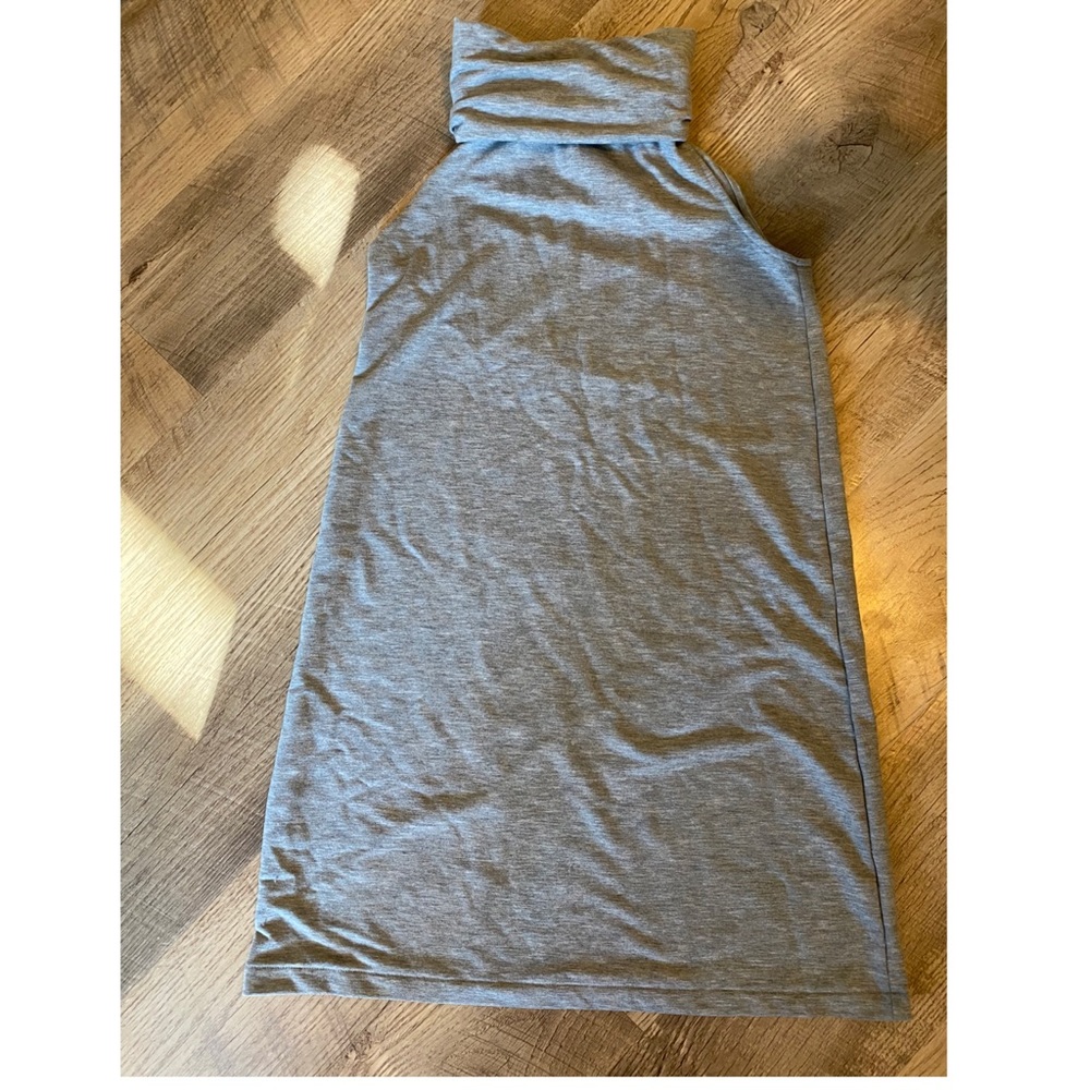Sleeveless turtleneck dress